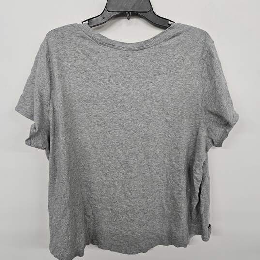 Old Navy Women’s Cropped Grey Graphic Tee image number 2