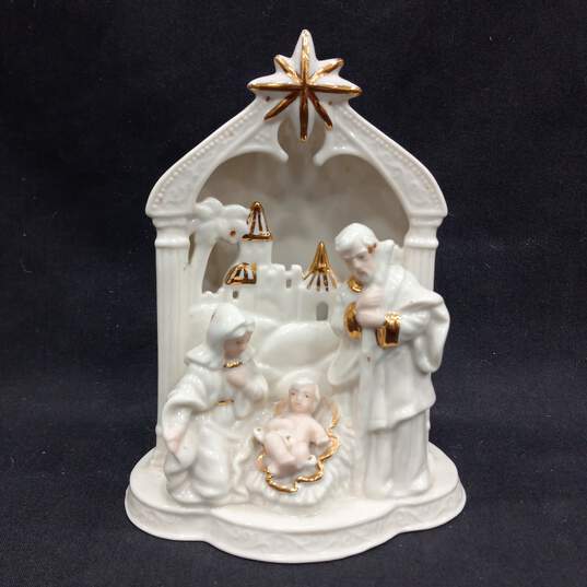 Bundle Of 4 Assorted Nativity Decor Lamps And Wonderland Bear Band image number 4