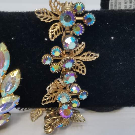 Gold Tone Vintage Aurora Borealis Brooch/Earrings & Bracelet Bundle 4pcs. 73.0g image number 8