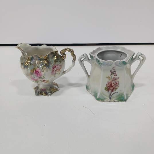 Vintage Floral Pattern Creamer & Sugar Bowl Set image number 2