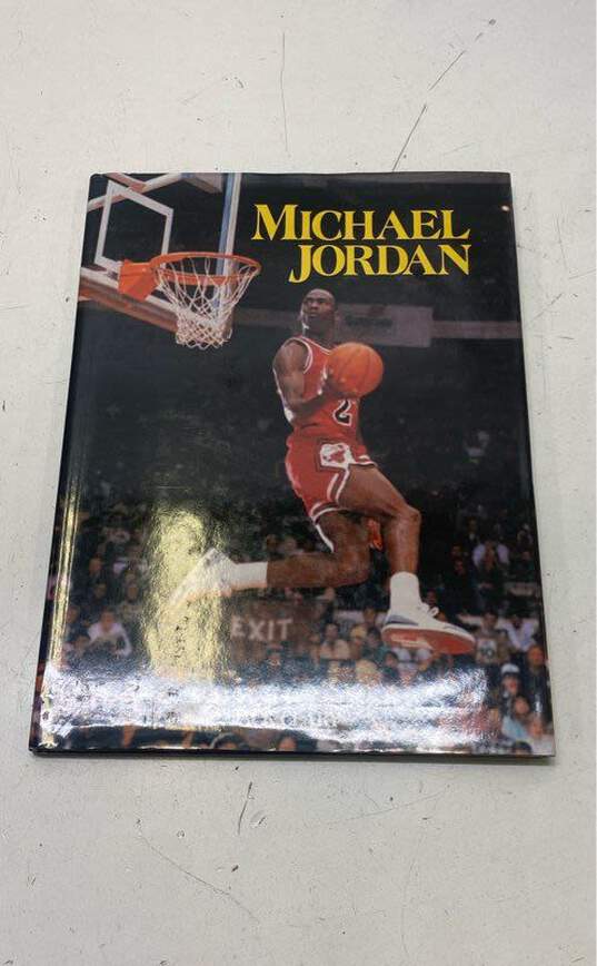 Lot of Assorted NBA Books & Publications image number 3