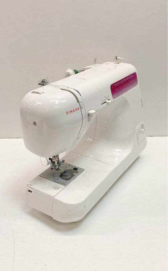 Singer 2639 80 Stitch Sewing Machine image number 4