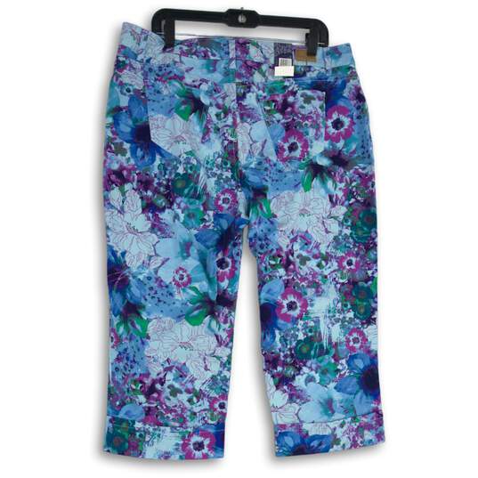 NWT Bandolino Womens Blue Purple Floral 5-Pocket Design Capri Jeans Size 0 image number 2