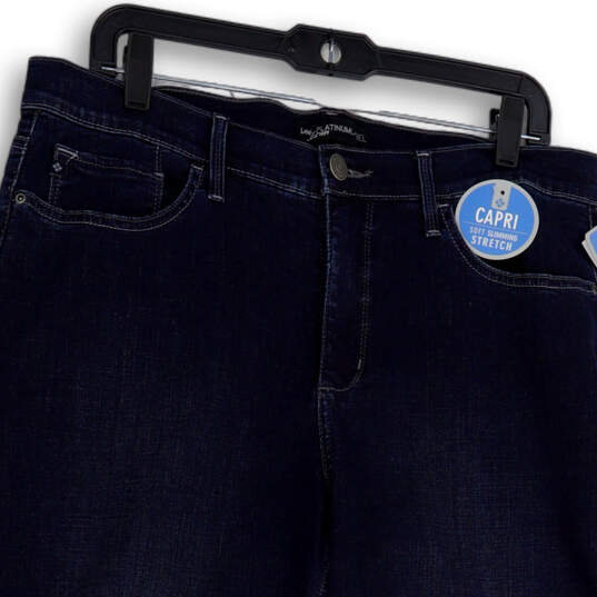 NWT Womens Blue Denim Dark Wash Soft Slimming Stretch Capri Jeans Size 16 image number 3
