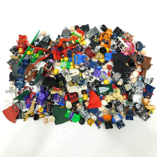 9.5oz Lego DC/Marvel Mini Figure Mixed Lot image number 1