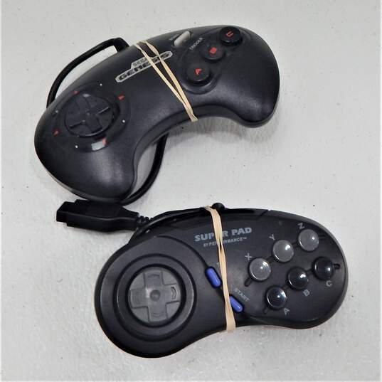 15 Sega Genesis 3/6 Button Controllers image number 7