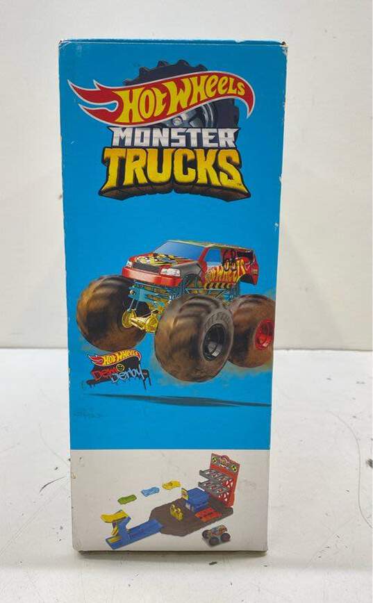 Hot Wheels Monster Trucks Demo Derby image number 3