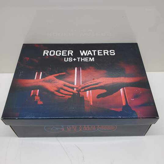 Roger Waters Us + Them 2017 Tour VIP Gift Box image number 1