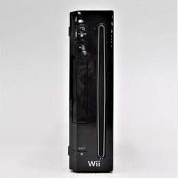 Nintendo Wii With 2 Controllers and 2 Games alternative image