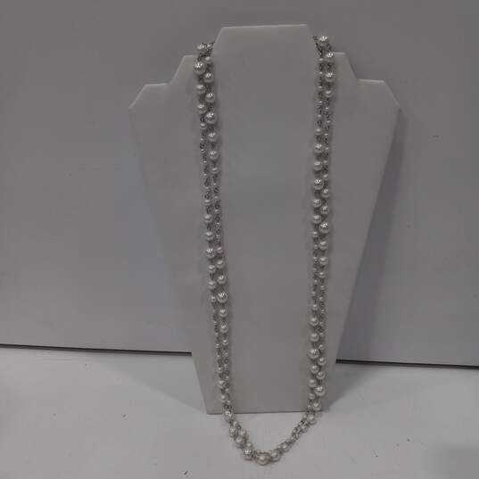 Bundle Of Assorted Faux Pearl And Silver Toned Fashion Jewelry image number 2