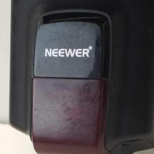 Neewer TT560 Speedlite Camera Flash image number 2