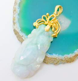 14K Yellow Gold Carved Jade Pendant 4.4g