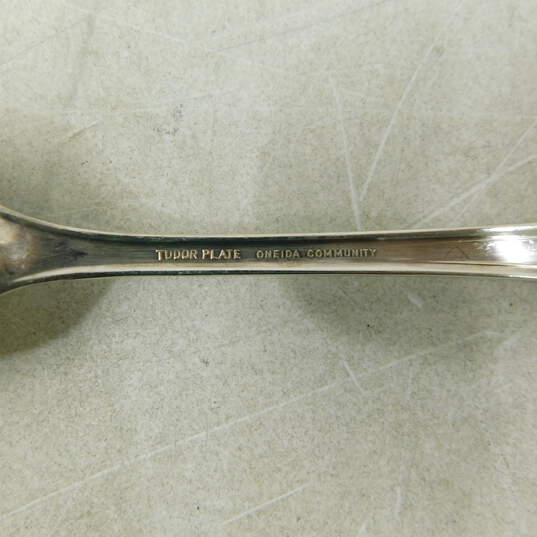 Set of 12 Oneida Community Silver-plated QUEEN BESS II Servicing Spoons image number 2