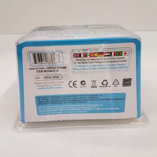 Nyko Induction Charging Stand for Wii Controllers (Sealed) image number 3