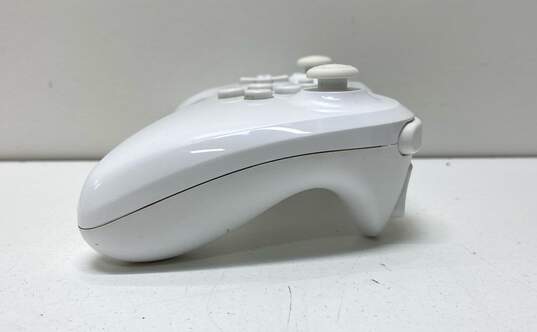 Nintendo Wii U Wireless Pro Controller- White image number 6