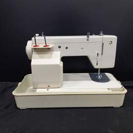 Singer 5102 Electric Sewing Machine with Accessories in Case alternative image