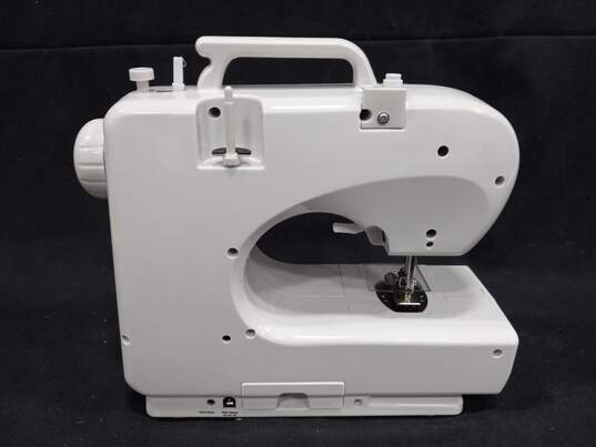 Sunbeam Compact Sewing Machine SB1818 IOB image number 3