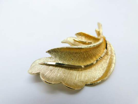 Vintage BSK Gold Tone Leaf Brooch & Chunky Bracelet 60.0g image number 3