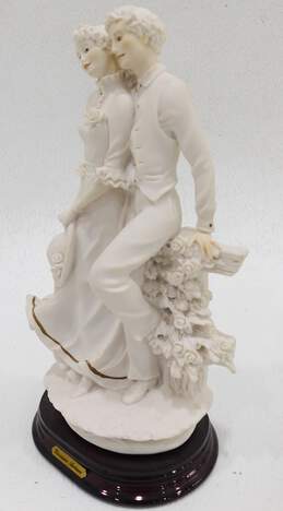 Capodimonte Giuseppe Armani Lovers With Roses Figurine alternative image