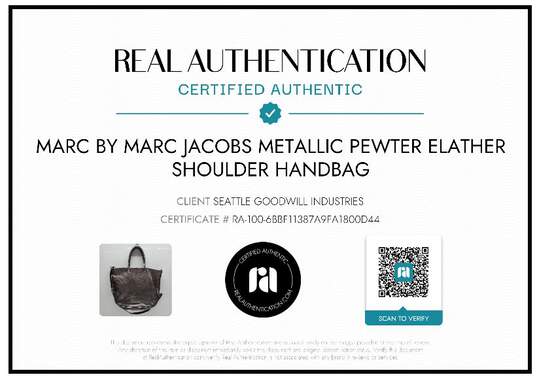 AUTHENTICATED MARC BY MARC JACOBS METALLIC PEWTER SHOULDER HANDBAG 14x12x5 image number 2