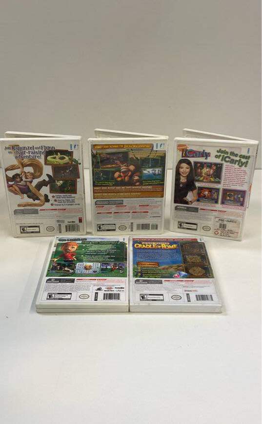 Donkey Kong Country Returns & Other Games - Wii image number 2
