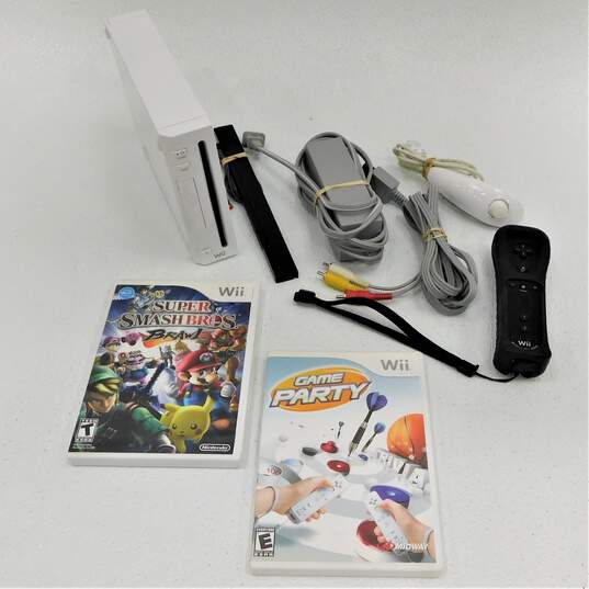 Nintendo Wii With 1 Controller and 2 Games image number 1
