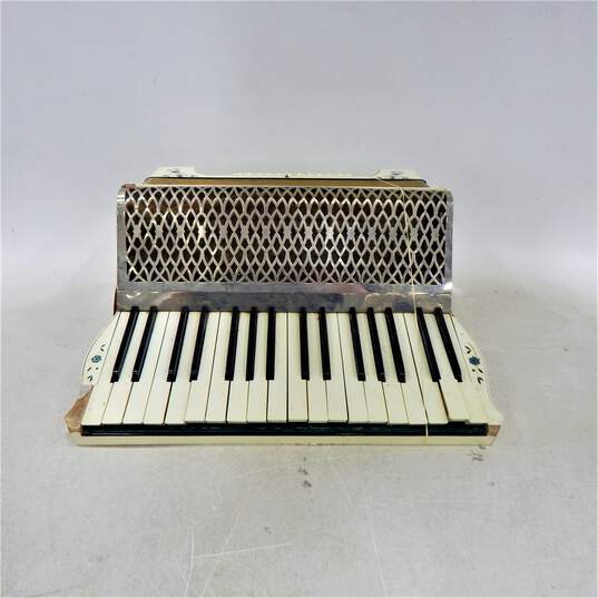 VNTG Carmen Brand 34 Key/48 Button White Piano Accordion image number 1