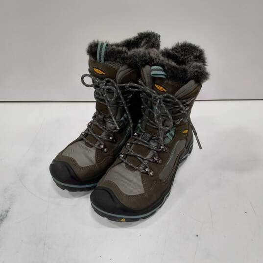 Keen Women's Green Boots Size 7.5 image number 1
