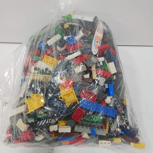 6.4lbs of Assorted Mixed Building Blocks image number 2