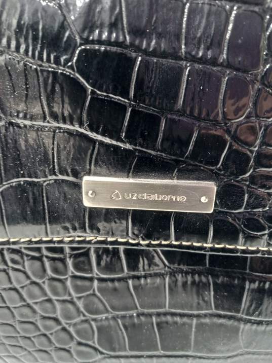 Liz Claiborne Black Faux Alligator Pattern Crossbody Handbag image number 2