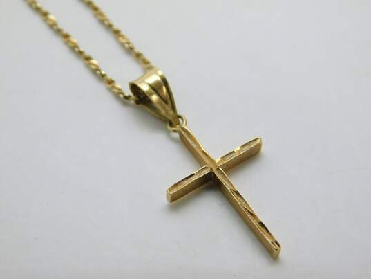14K Yellow Gold Cross Pendant Necklace 2.5g image number 2
