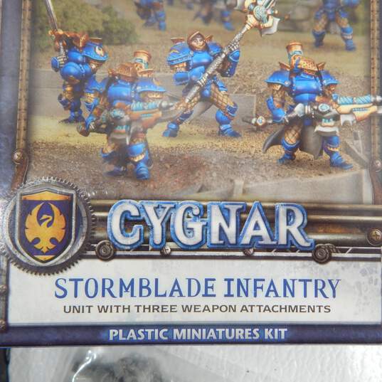 Warmachine PIP31097 CYGNAR StormBlade Infantry Unit w 3 Weapon Attachments image number 2