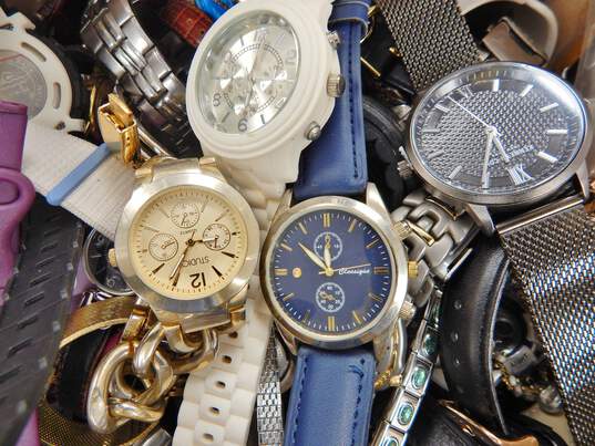 12.4 Lbs. BULK Watches & Watch Parts image number 1