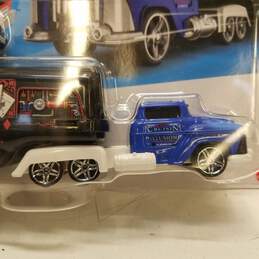 Hot Wheels Super Rigs Cruisin' Illusion Transport Vehicle with Car Included NIP alternative image