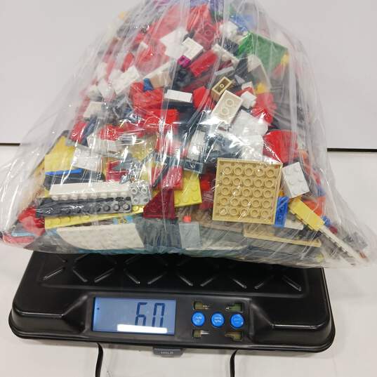 6lb Bundle of Assorted Building Blocks and Pieces image number 1