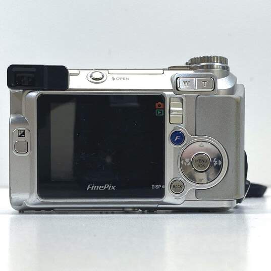 Fujifilm FinePix E500 4.1MP Digital Camera image number 5