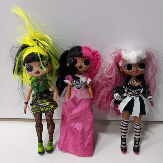 Lot of Assorted L.O.L. Surprise! Dolls & Accessories image number 2