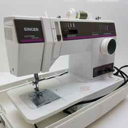 Singer Model 9420 Sewing Machine with Carrier alternative image