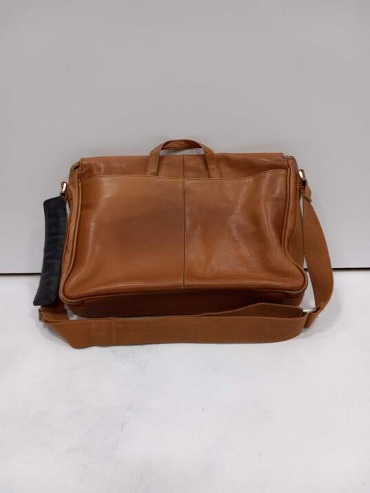 Kenneth Cole Reaction Leather Messenger Bag image number 2