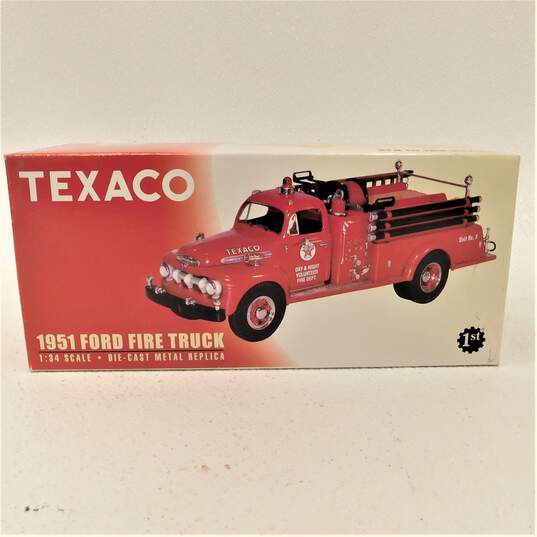 Texaco 1951 Ford Fire Truck 3rd In Series 1/34 Scale image number 13