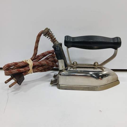Vintage Electric Wired Iron image number 1