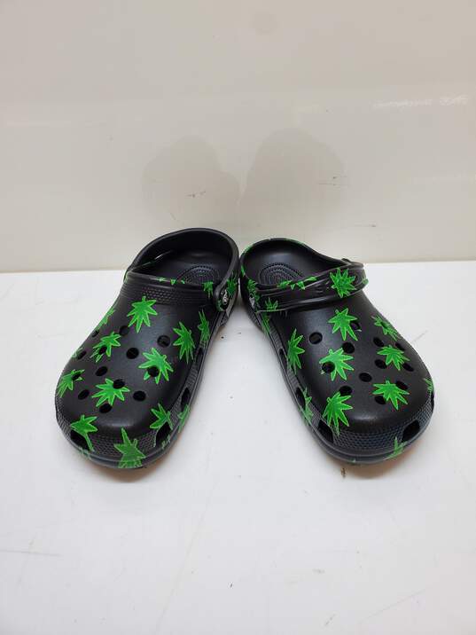 Crocs Classic Hemp Leaf Clog Sandals Women’s 8/Men's 6 image number 1