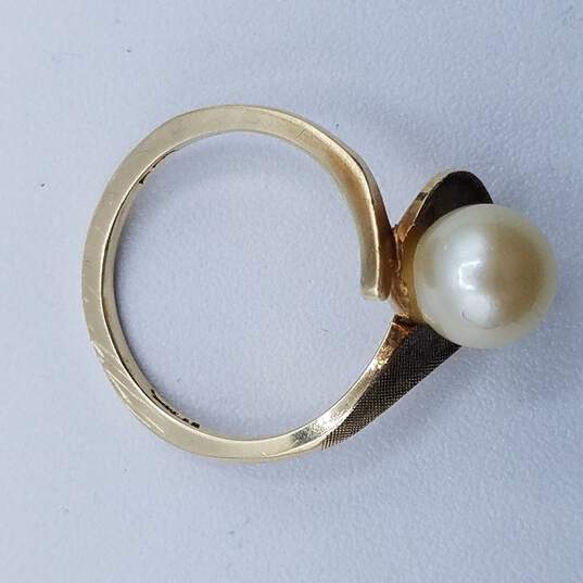Vintage 10K Yellow Gold Pearl Ring Size 4 image number 6