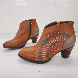 L'Artiste 'Rhapsody' Brown Leather Embroidered Ankle Booties Women's Size 5