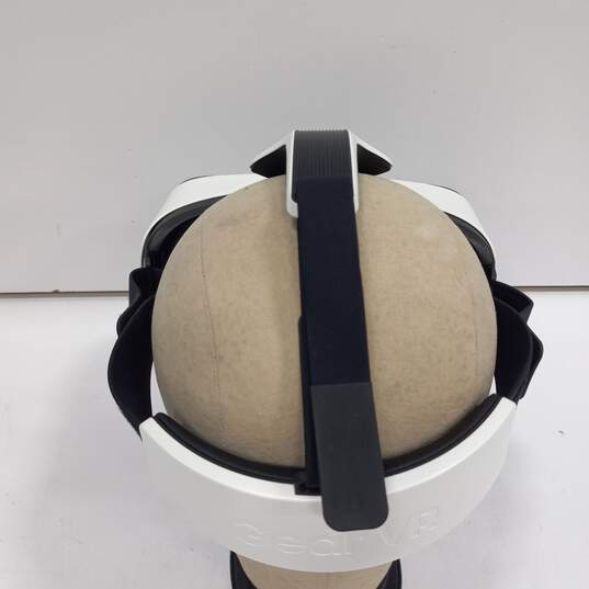 Samsung VR Headset image number 5