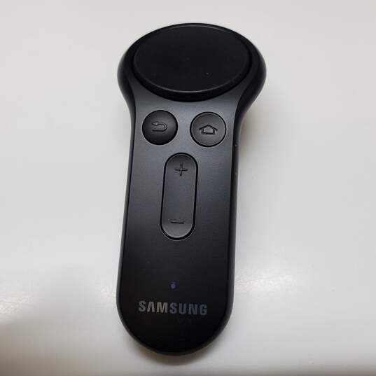 Samsung Gear VR With Controller- For Parts/Repair image number 3