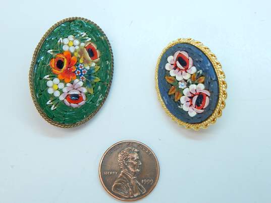 (2) Micro Mosaic Gold Tone & Brass Floral Brooches 17.0g image number 4
