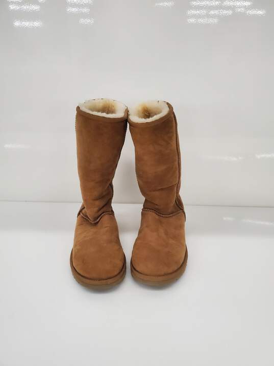 UGG Women's Classic Tall II Size-6 Boots Used image number 1