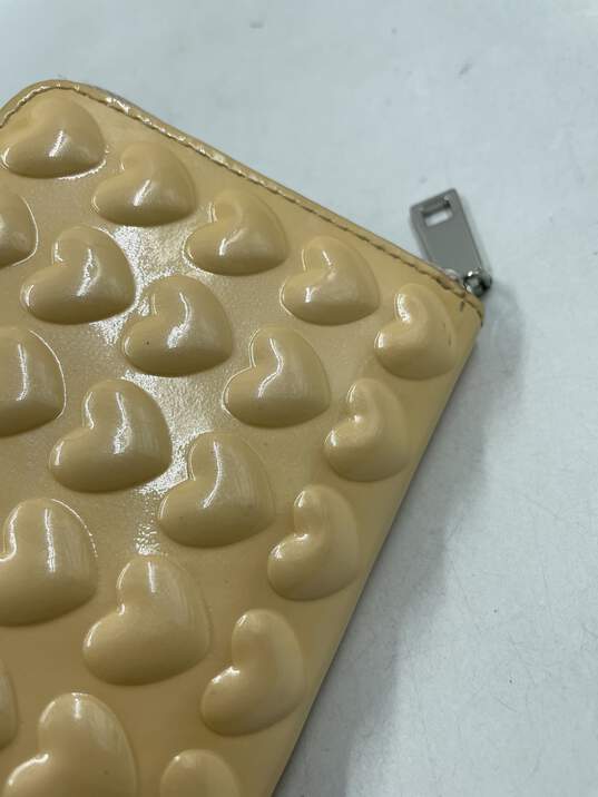 Marc Jacobs Heart Embossed Cream Long Wallet COA image number 7