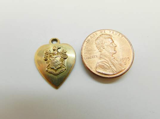 Vintage 10K Yellow Gold Crest Heart Charm Pendant 1.7g image number 5